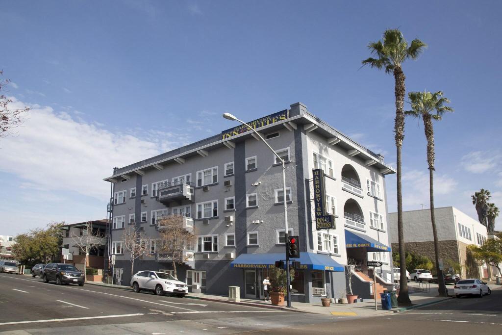 Harborview Inn & Suites