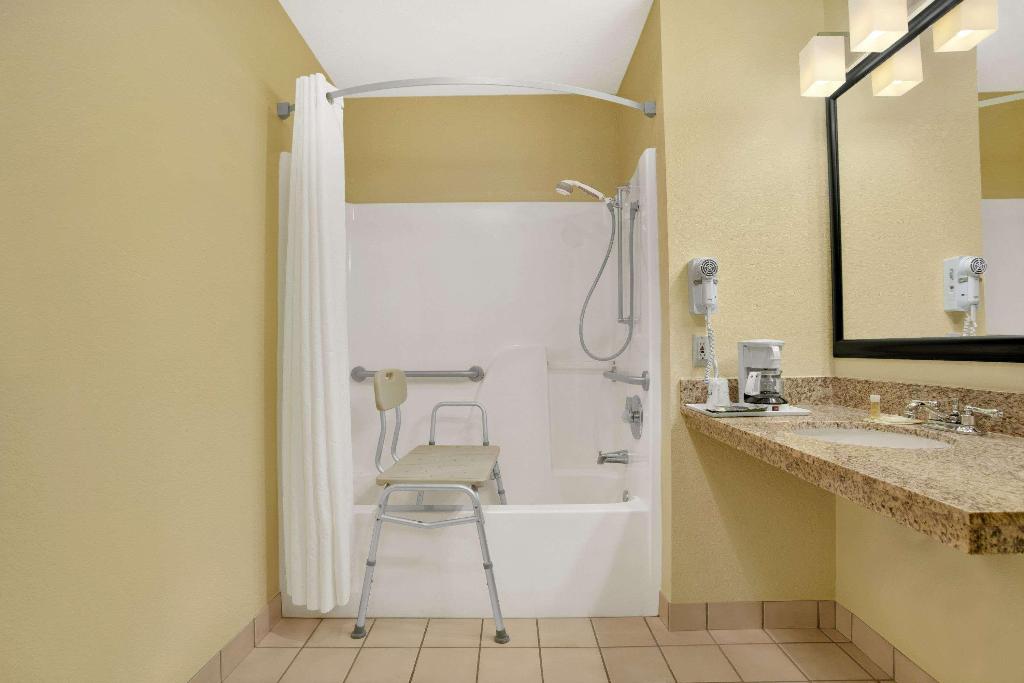 Days Inn By Wyndham Globe