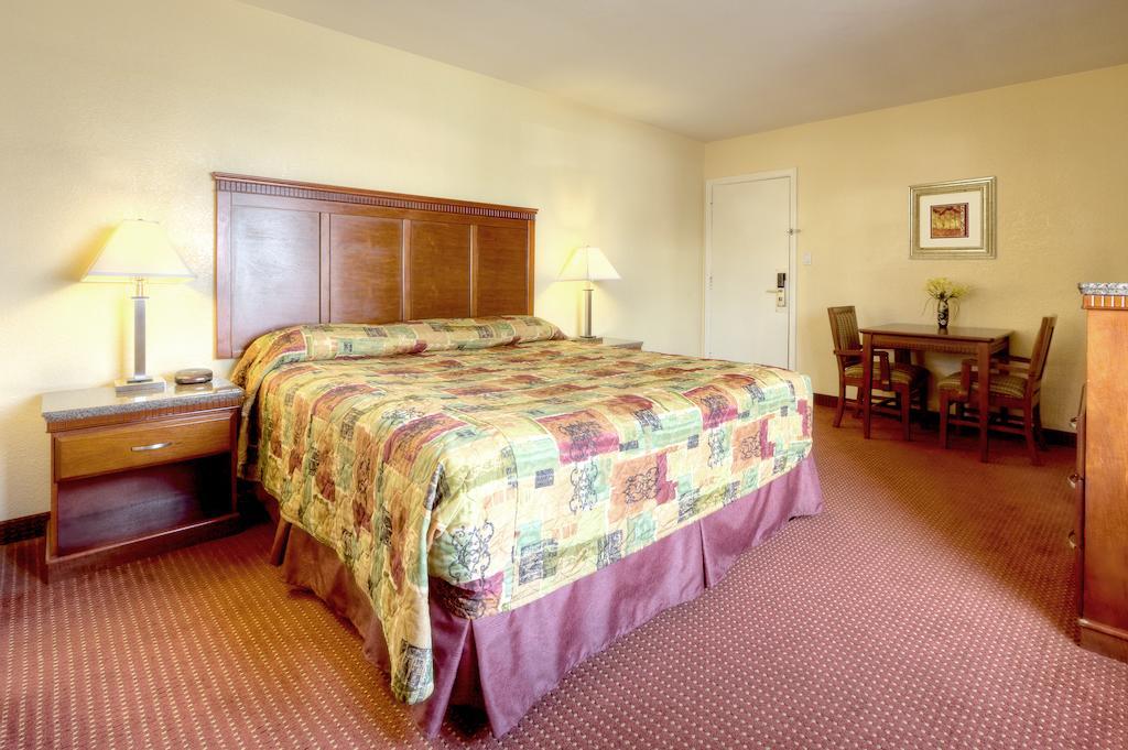 Relax Inn & Suites
