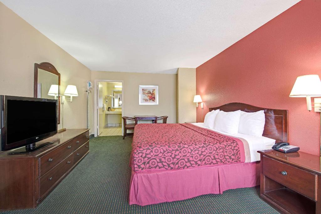 Days Inn by Wyndham San Antonio Near Fiesta Park