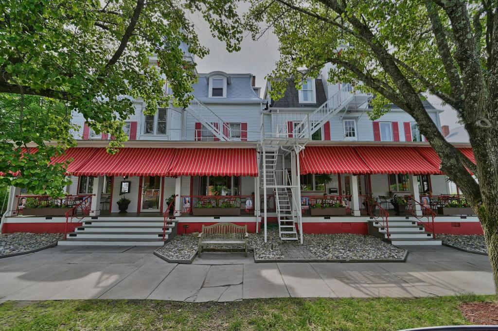 Tom Quick Inn