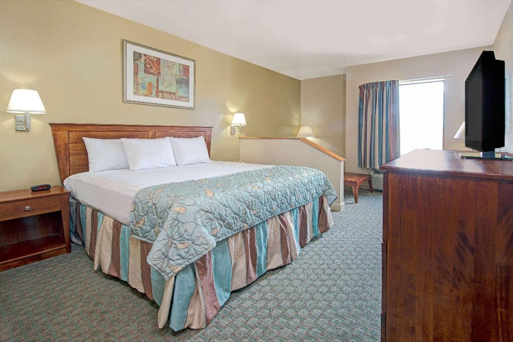 Days Inn by Wyndham Downtown St. Louis