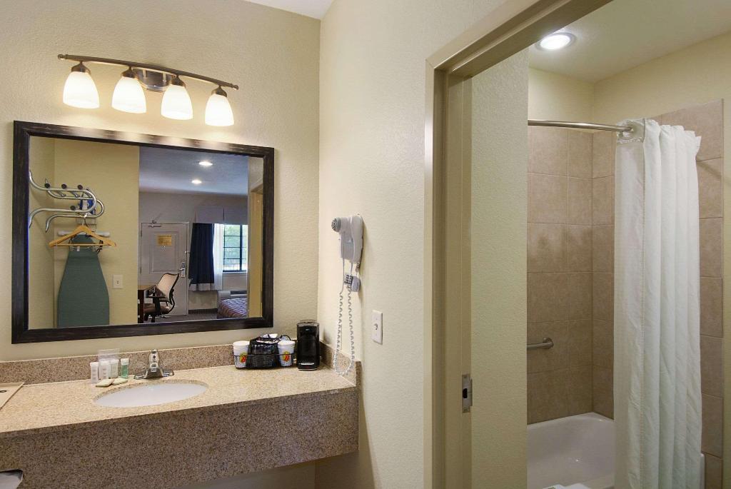 Super 8 By Wyndham Stephenville