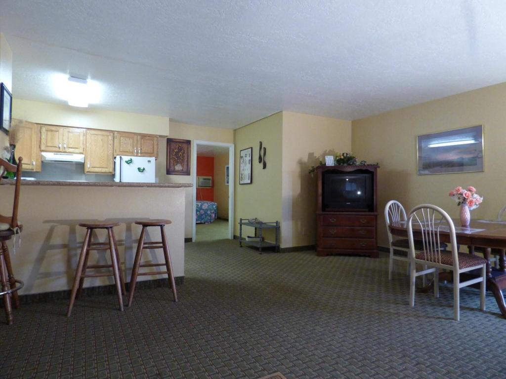 Coronada Inn And Suites