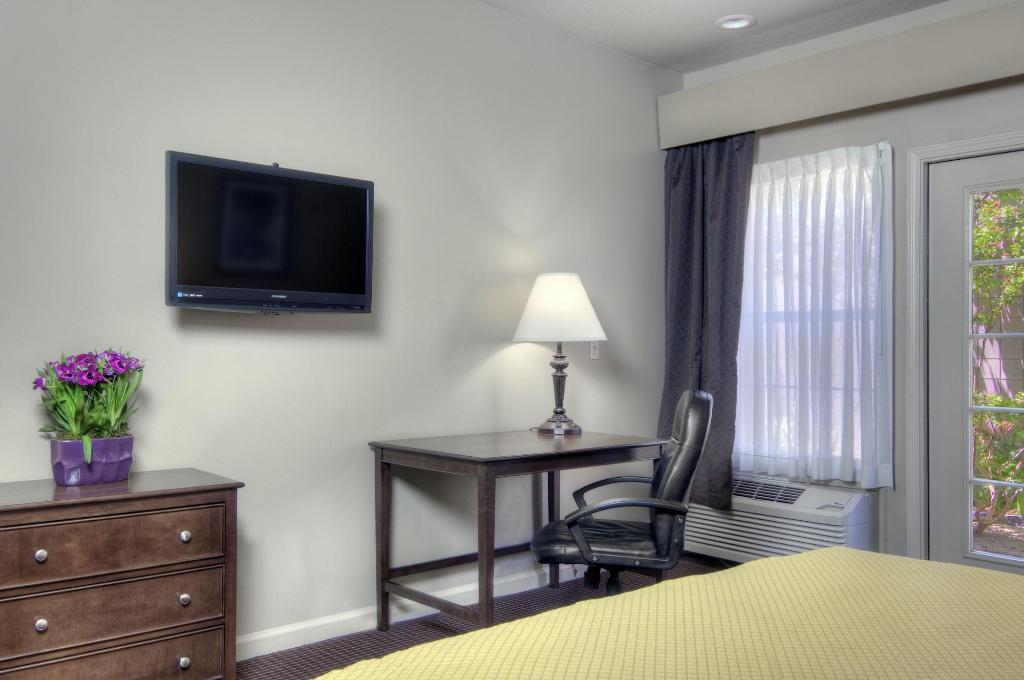 University Park Inn & Suites