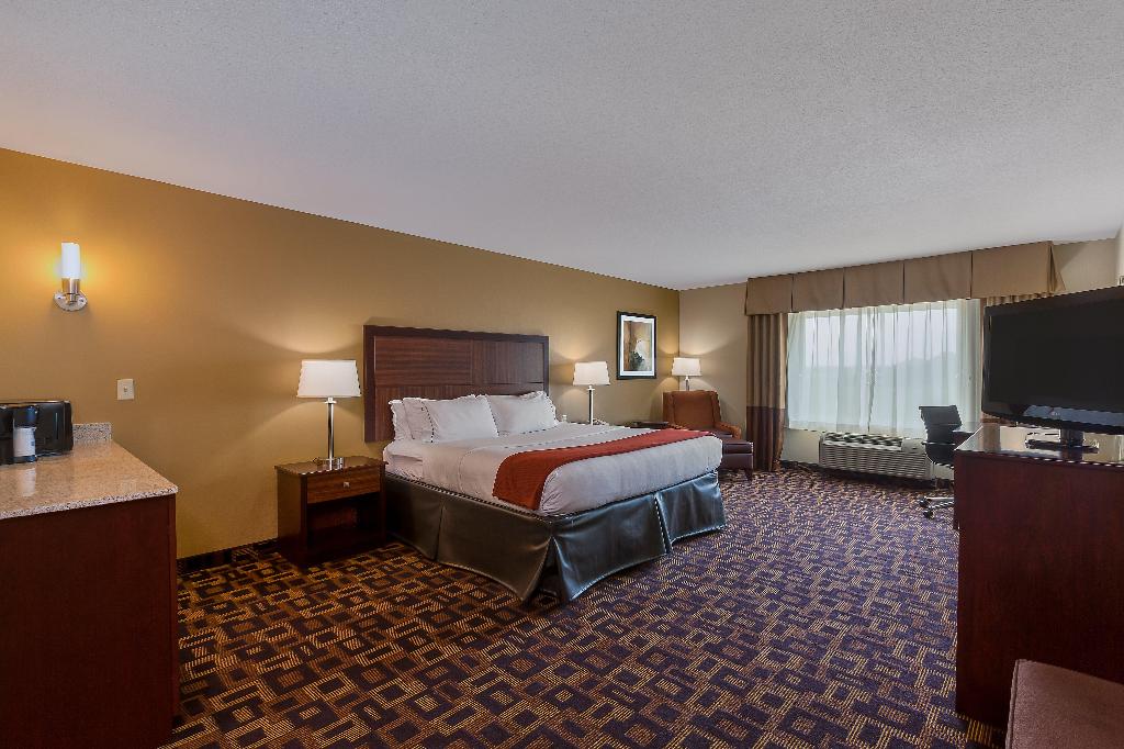 Holiday Inn Express & Suites Salina