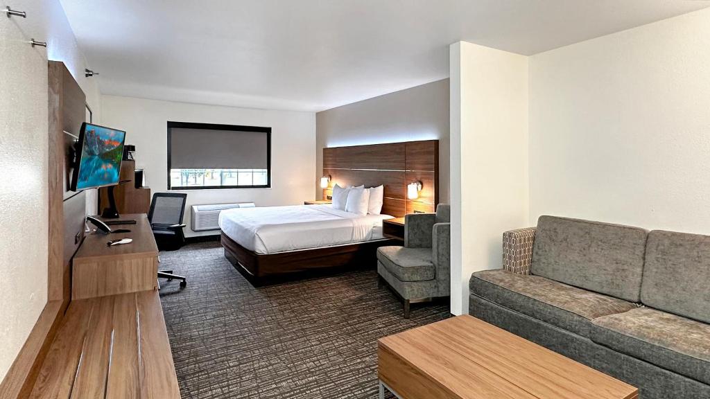 Estherville Hot​​el & Suites