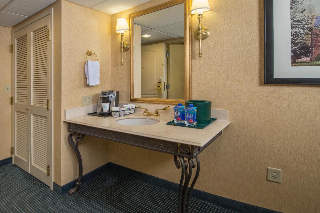 Holiday Inn Express State College at Williamsburg 
