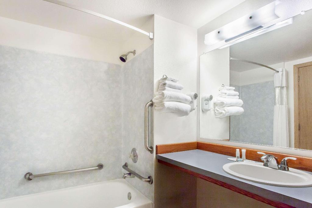 Econo Lodge Edmonds North Seattle