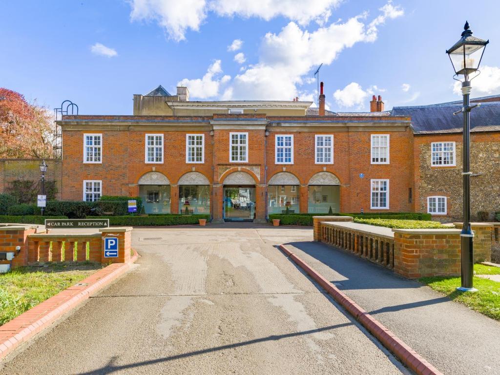 Hitchin Priory