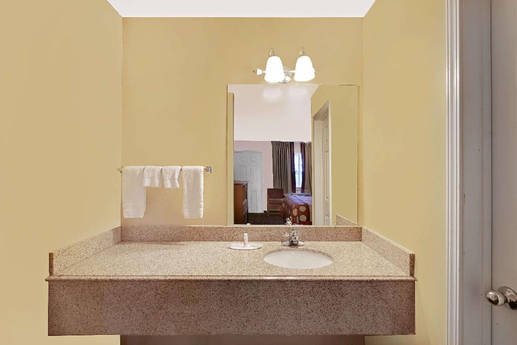 Super 8 By Wyndham Siloam Springs
