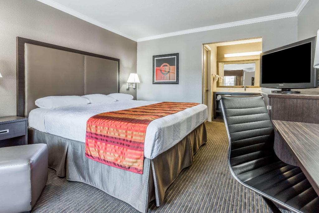 Super 8 by Wyndham Mountain View