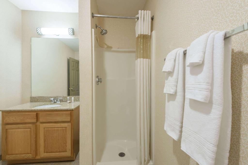 Howard Johnson by Wyndham Springfield