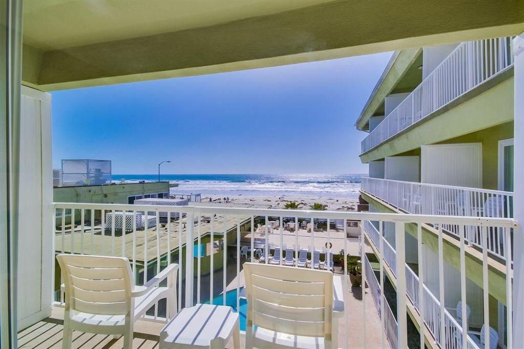Surfer Beach Hotel