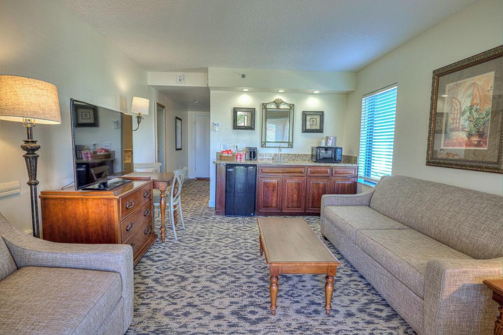 La Fiesta Ocean Inn & Suites