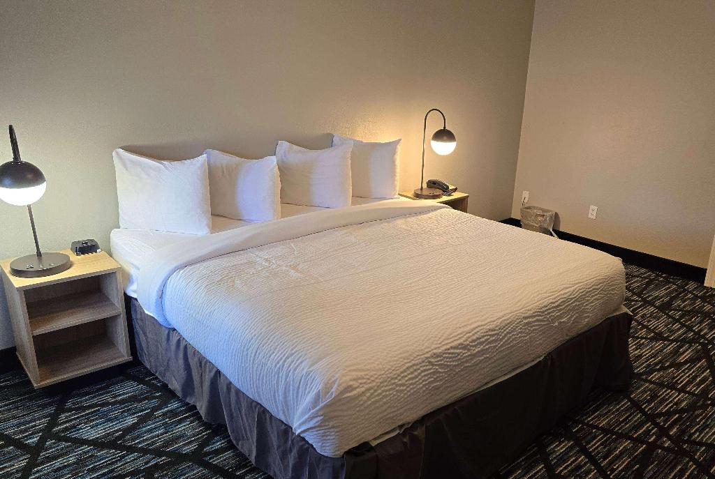 Super 8 By Wyndham Traverse City
