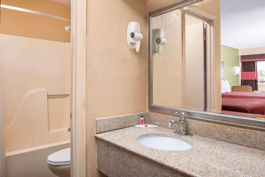 Days Inn by Wyndham Tupelo