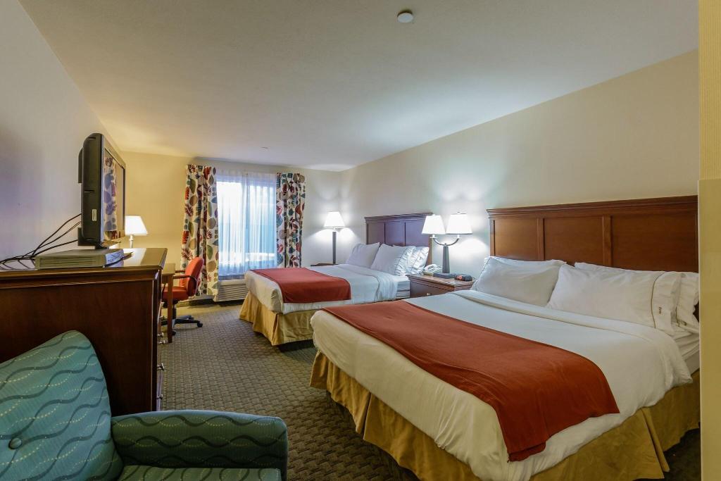 Triple Play Resort Hotel & Suites