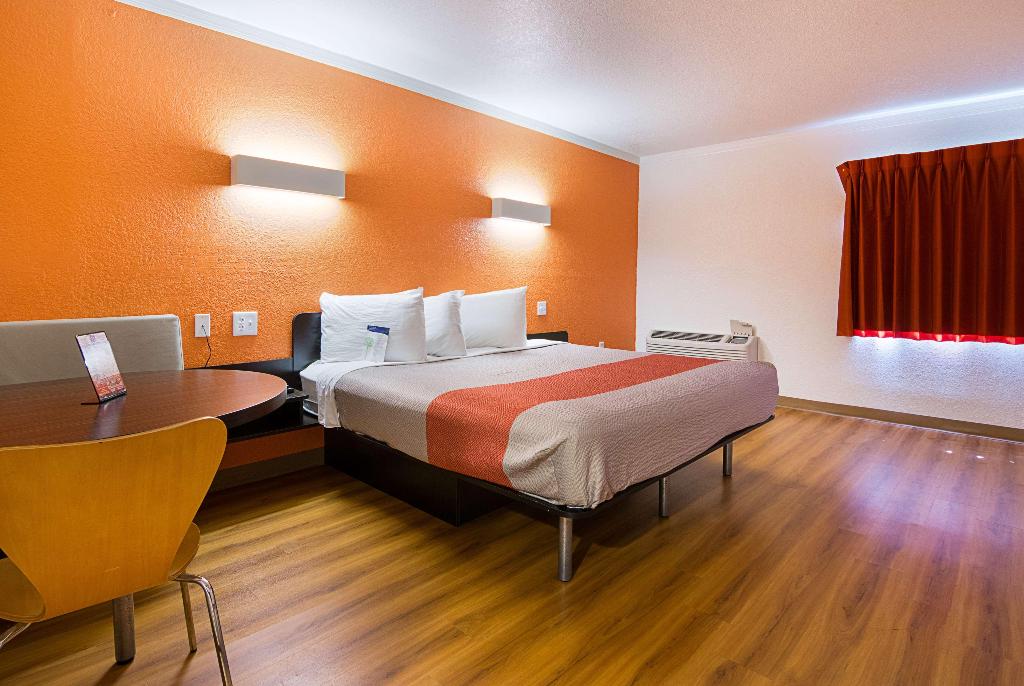 Motel 6 Tampa - Fairgrounds