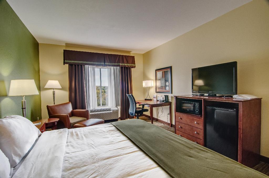 Holiday Inn Express & Suites Wytheville By IHG