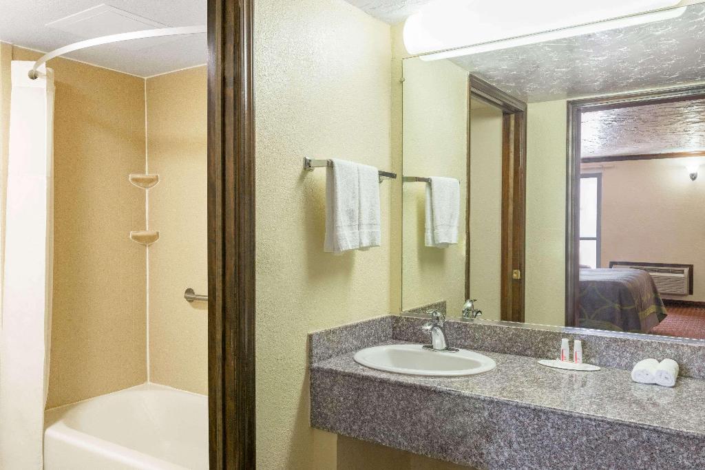 Super 8 By Wyndham Enid