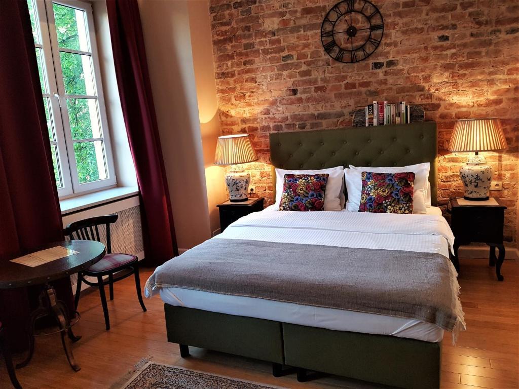 SleepWell Apartments