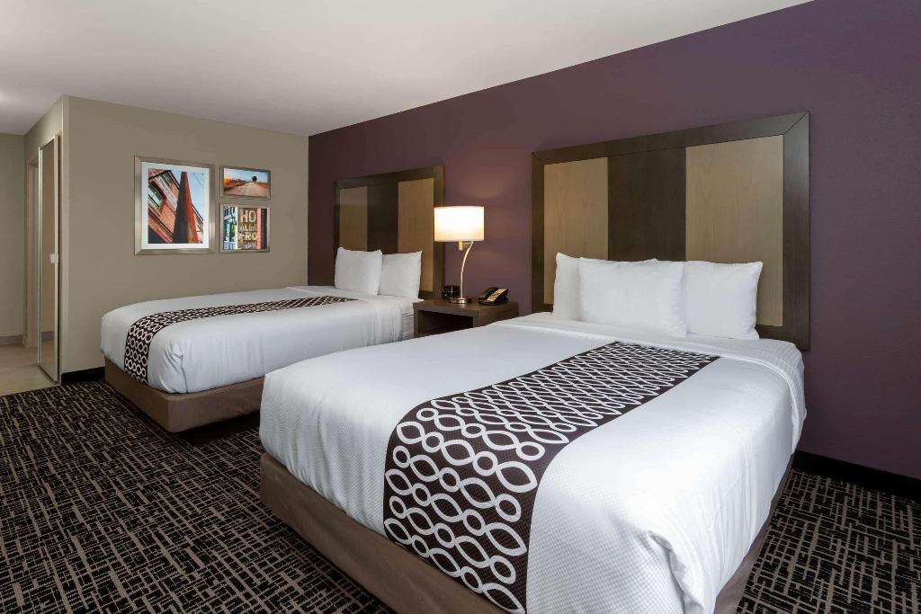 La Quinta Inn & Suites by Wyndham Wichita Airport