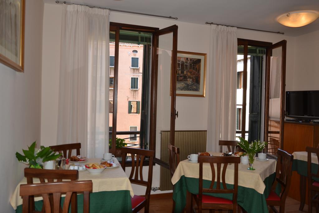 Imagem da galeria de Canada Hotel
