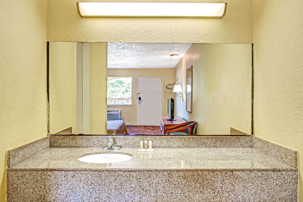 Days Inn by Wyndham Chesapeake