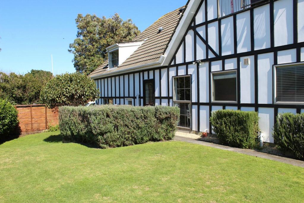 Tudor Manor Bed & Breakfast