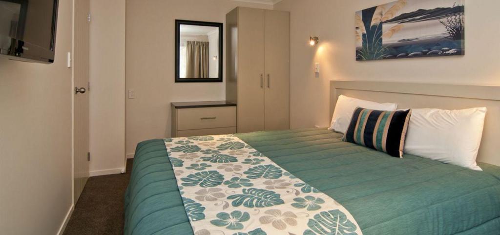Breakwater Motel