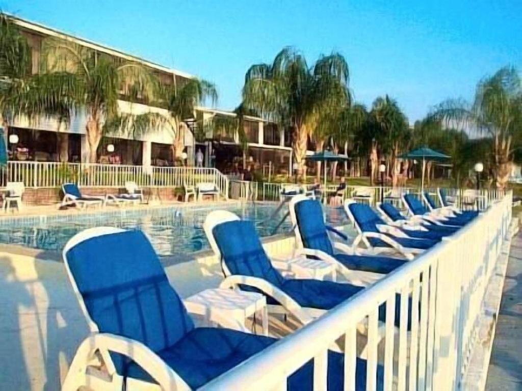 Lake Roy Beach Inn