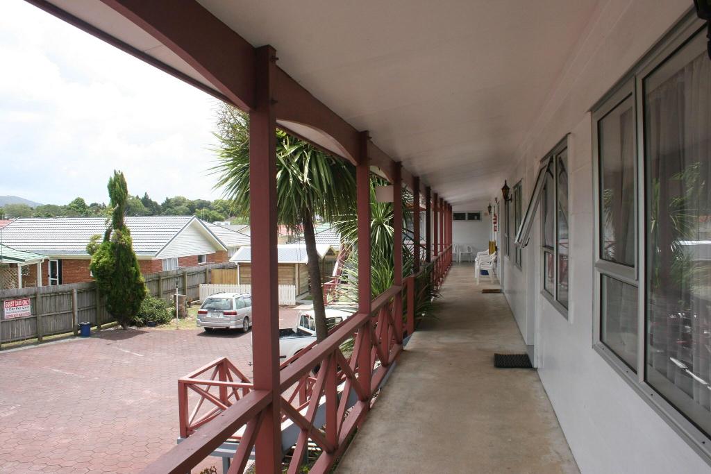 Burgundy Rose Motel