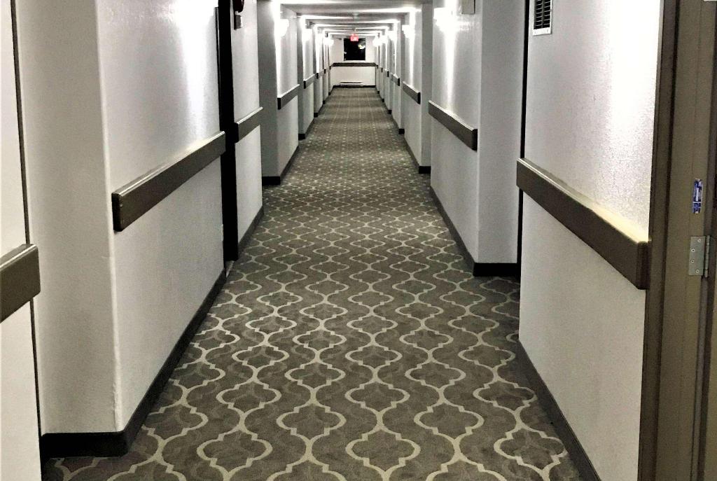 Super 8 By Wyndham Hinton