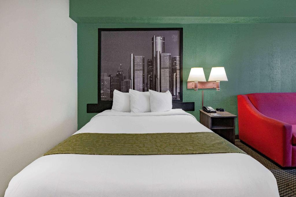 Super 8 by Wyndham Ambassador Bridge Windsor