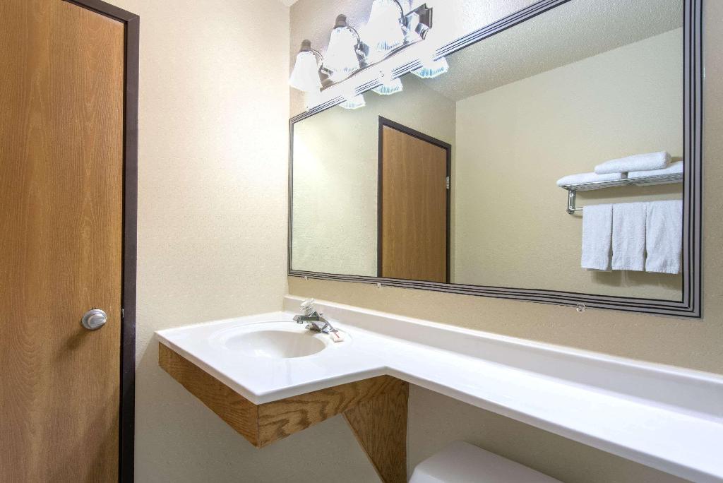 Super 8 By Wyndham Youngstown/Austintown