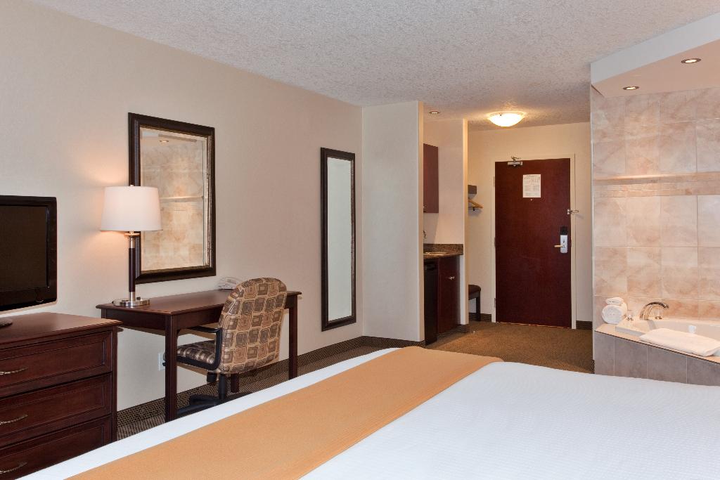 Holiday Inn Express Whitecourt Southeast