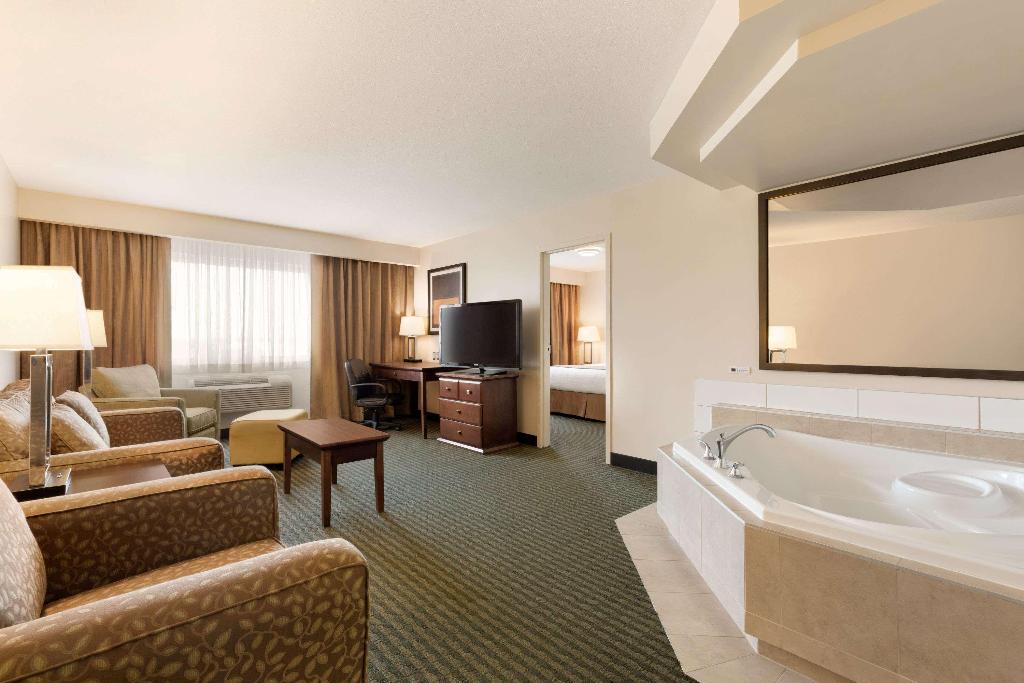 Travelodge by Wyndham Weyburn 