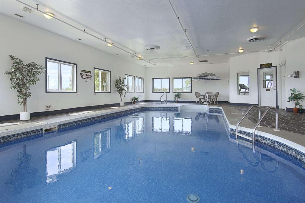 Super 8 By Wyndham Swift Current