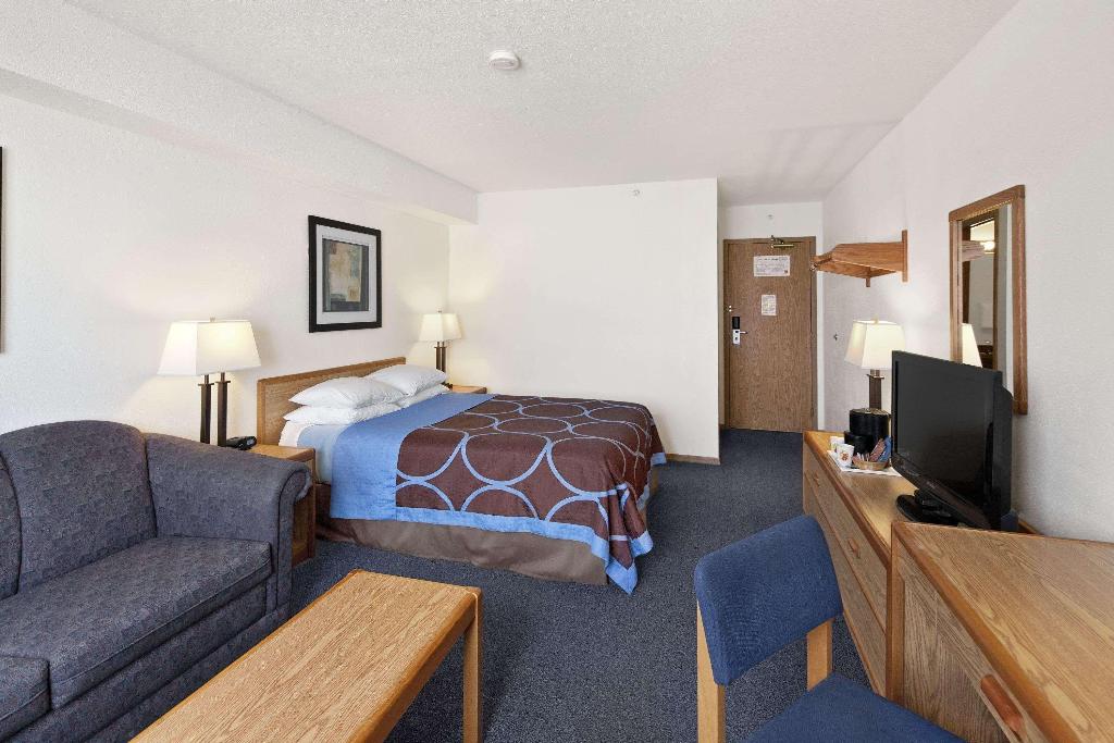 Super 8 By Wyndham Swift Current