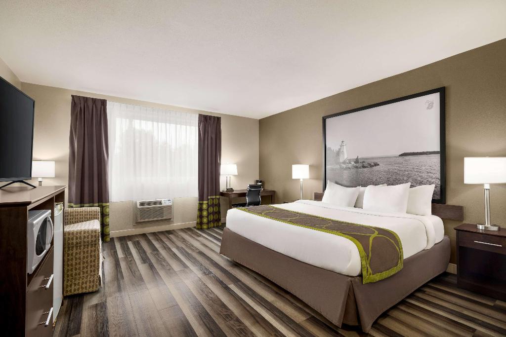 Super 8 By Wyndham Sarnia