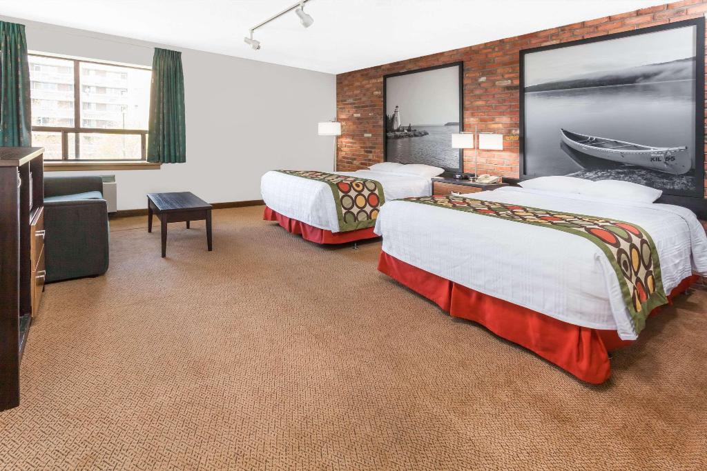 Super 8 By Wyndham Sudbury On