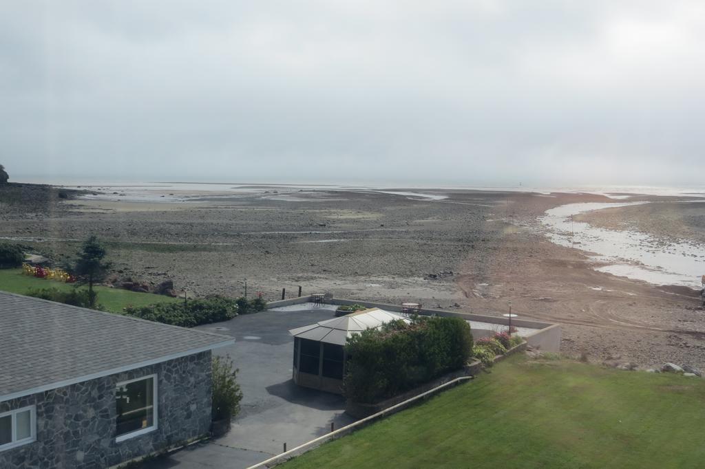 Parkland Village Inn