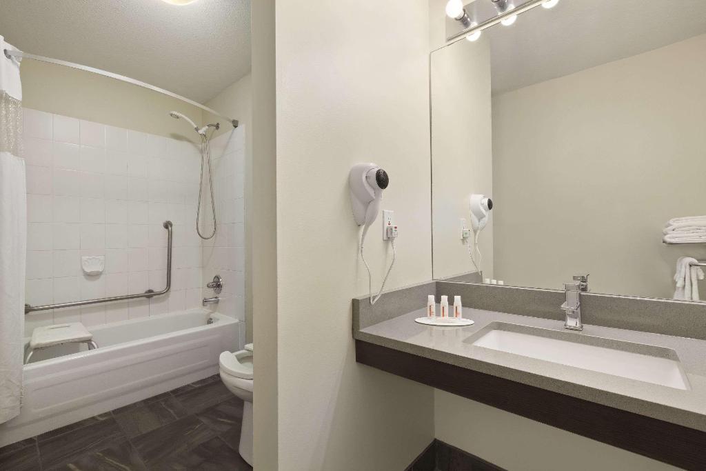 Days Inn By Wyndham Kelowna