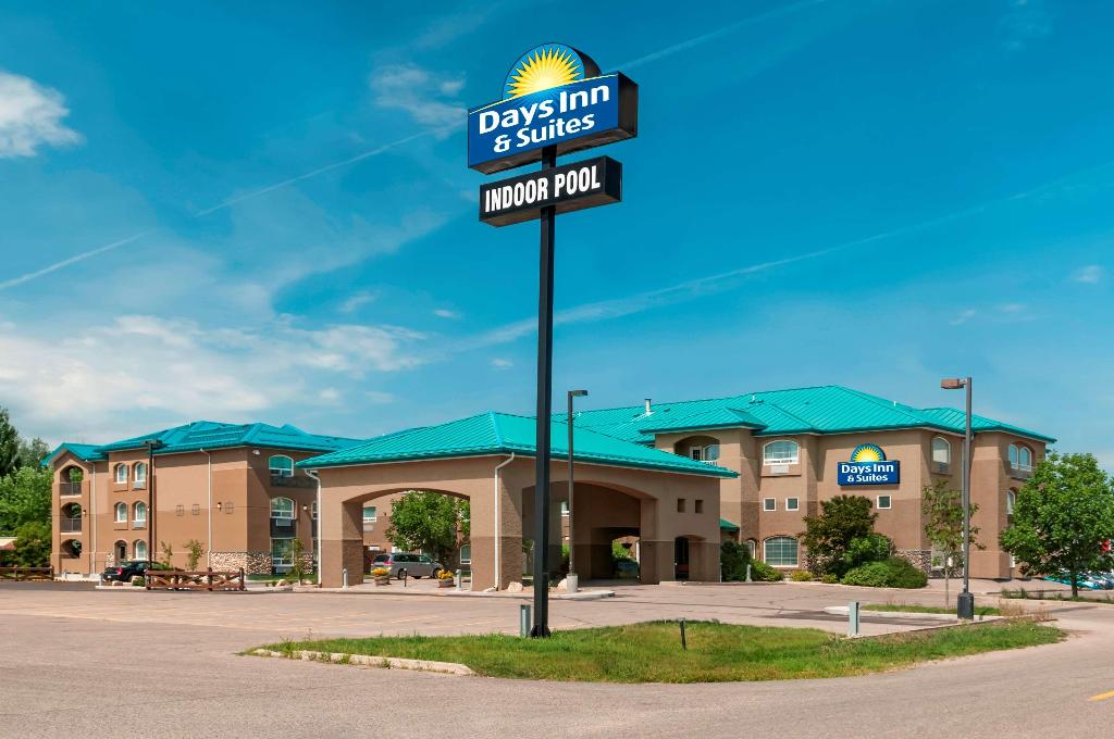 Days Inn & Suites By Wyndham Brandon