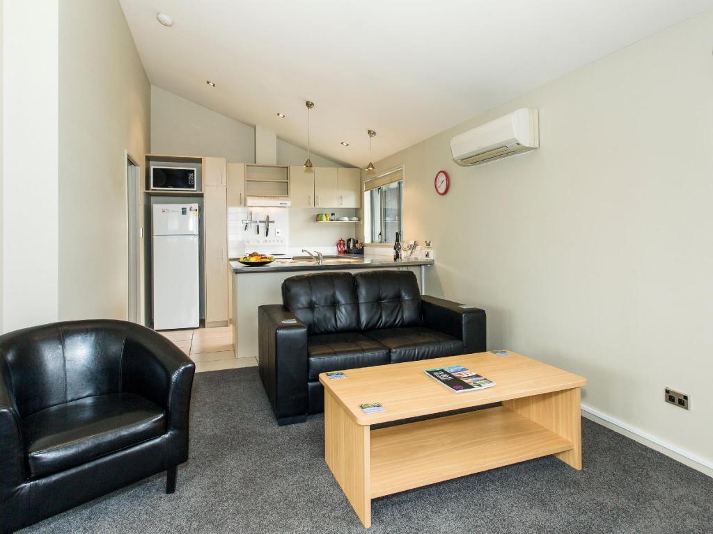 Clearbrook Motel and Serviced Apartments