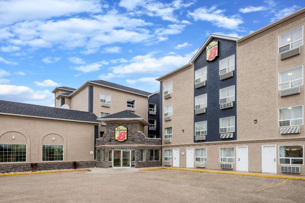 Super 8 By Wyndham Grande Prairie