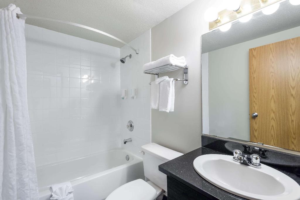 Super 8 By Wyndham Grande Prairie