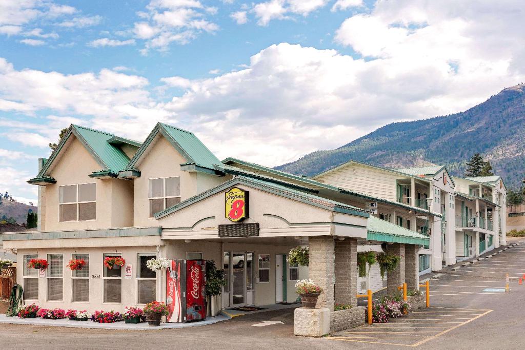 Super 8 by Wyndham Merritt