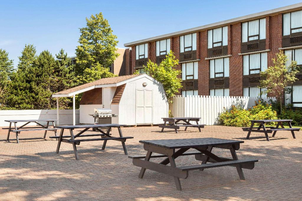 Quality Inn & Suites Sydney